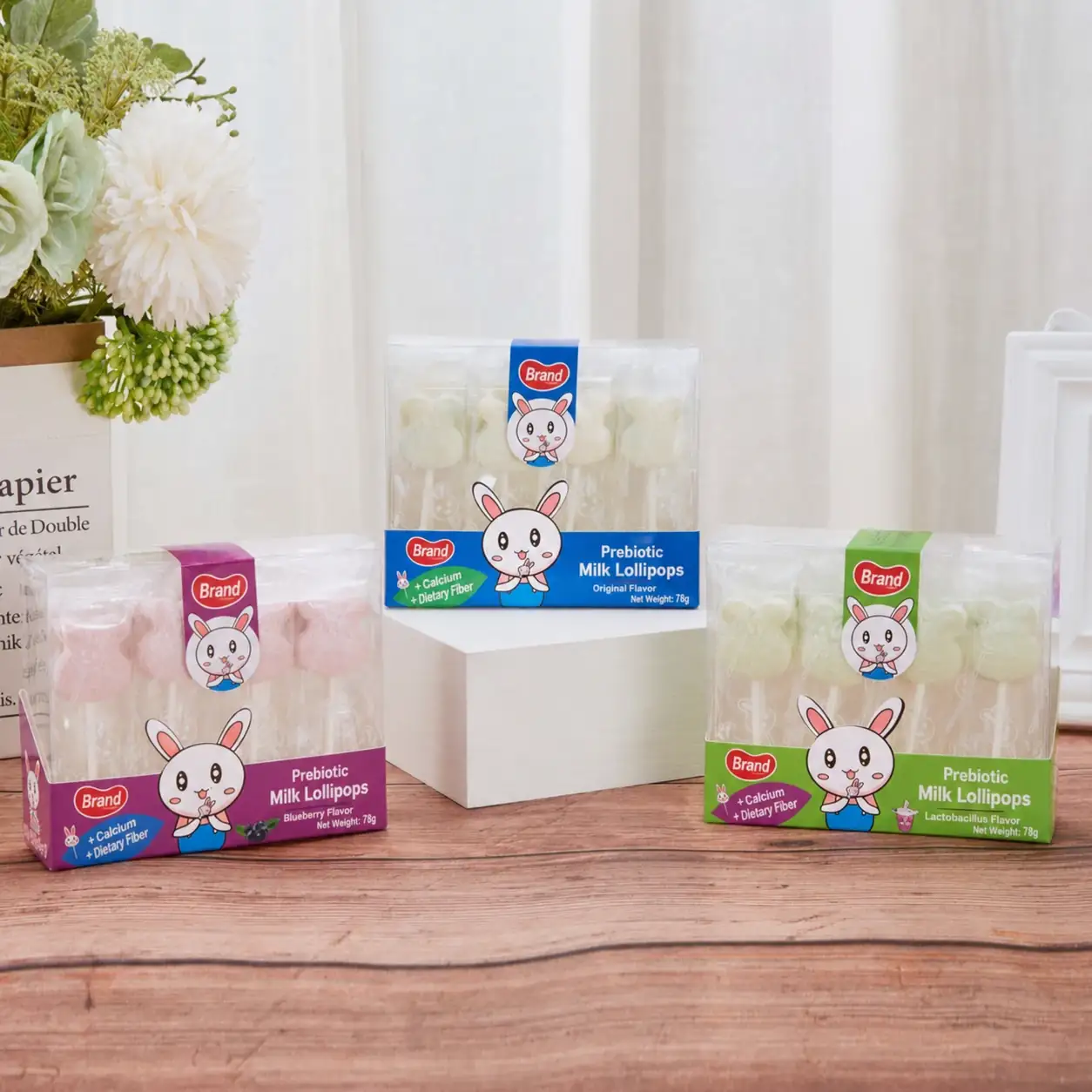 Milk lollipops three pouch display